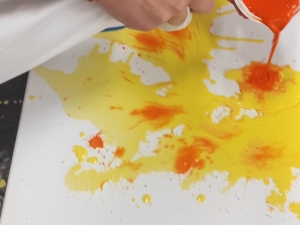 Borrão de tinta laranja