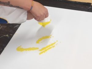 Borrão de tinta amarela